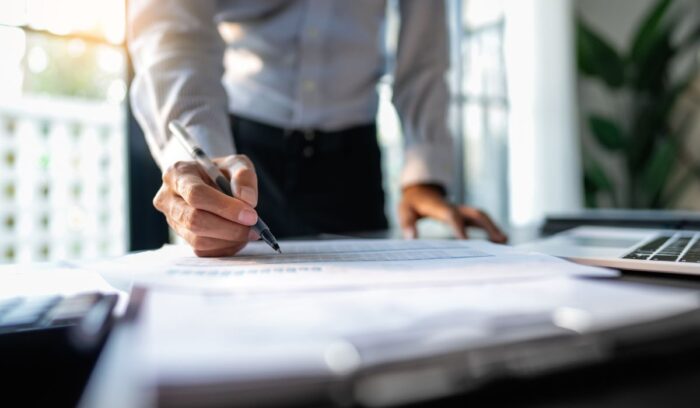 Administración vs Contador: comparación entre dos carreras de negocios, gestión y finanzas