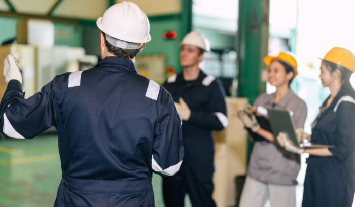 Estudiante de Ingeniería Industrial planificando su formación académica y recorrido universitario.