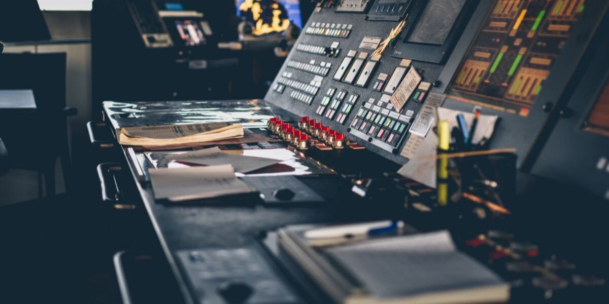 ¿De qué trabaja un ingeniero en Sistemas? ¿De qué trabaja un ingeniero en Sistemas? Profesional tecnológico en áreas de software, datos y ciberseguridad