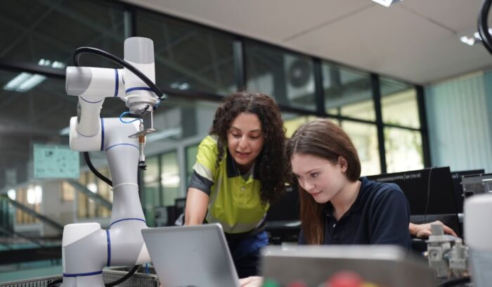 ¿Dónde estudiar Ingeniería en Sistemas en Buenos Aires? Estudiantes en formación tecnológica universitaria