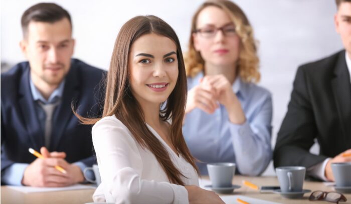 ¿Es una buena carrera estudiar Recursos Humanos? Profesional impulsando el desarrollo y bienestar de las personas en las organizaciones