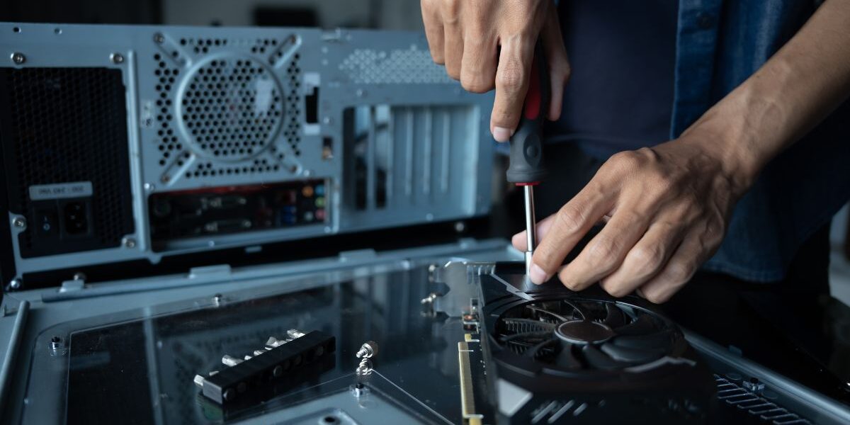 ¿Qué habilidades necesita un ingeniero en Sistemas? ¿Qué habilidades necesita un ingeniero en Sistemas? Profesional aplicando competencias tecnológicas y resolución de problemas