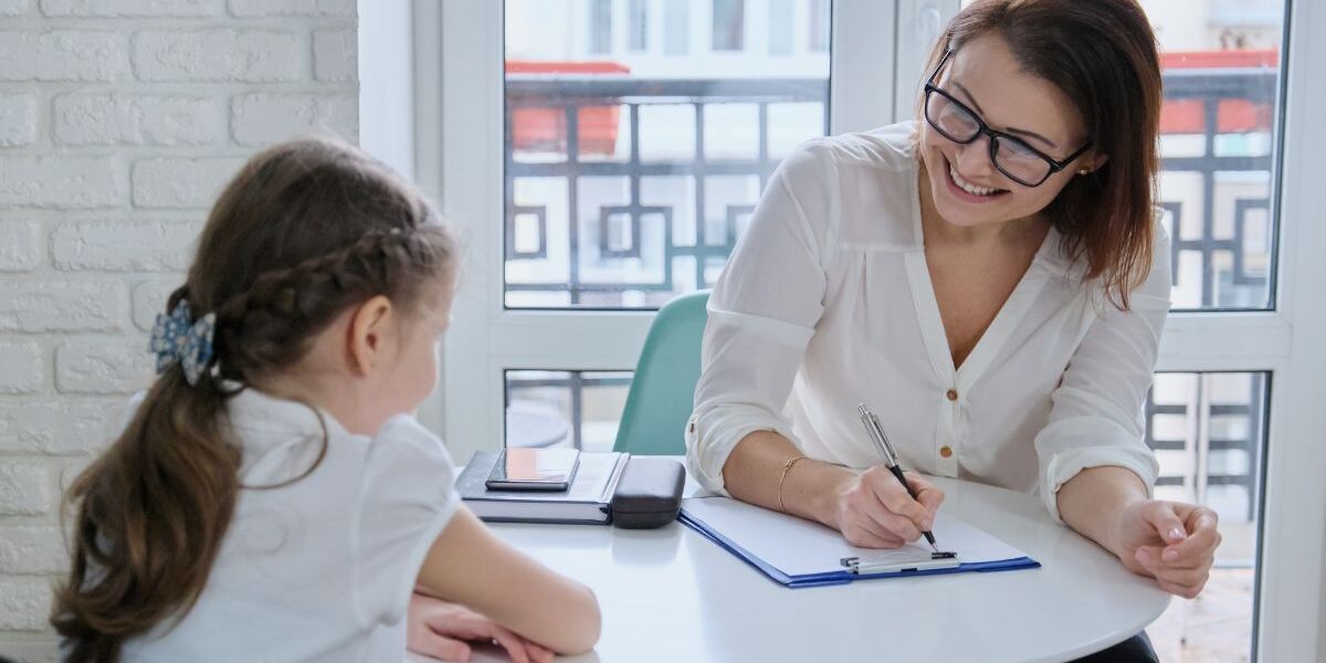 Qué hace un psicopedagogo acompañando procesos de aprendizaje y orientación educativa