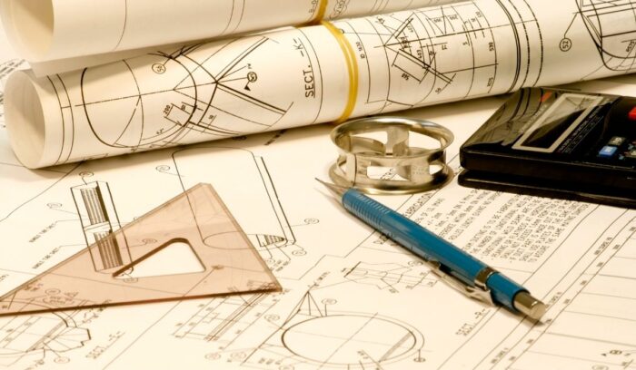 ¿Qué materias tiene Ingeniería Mecánica? Estudiantes cursando materias técnicas y científicas