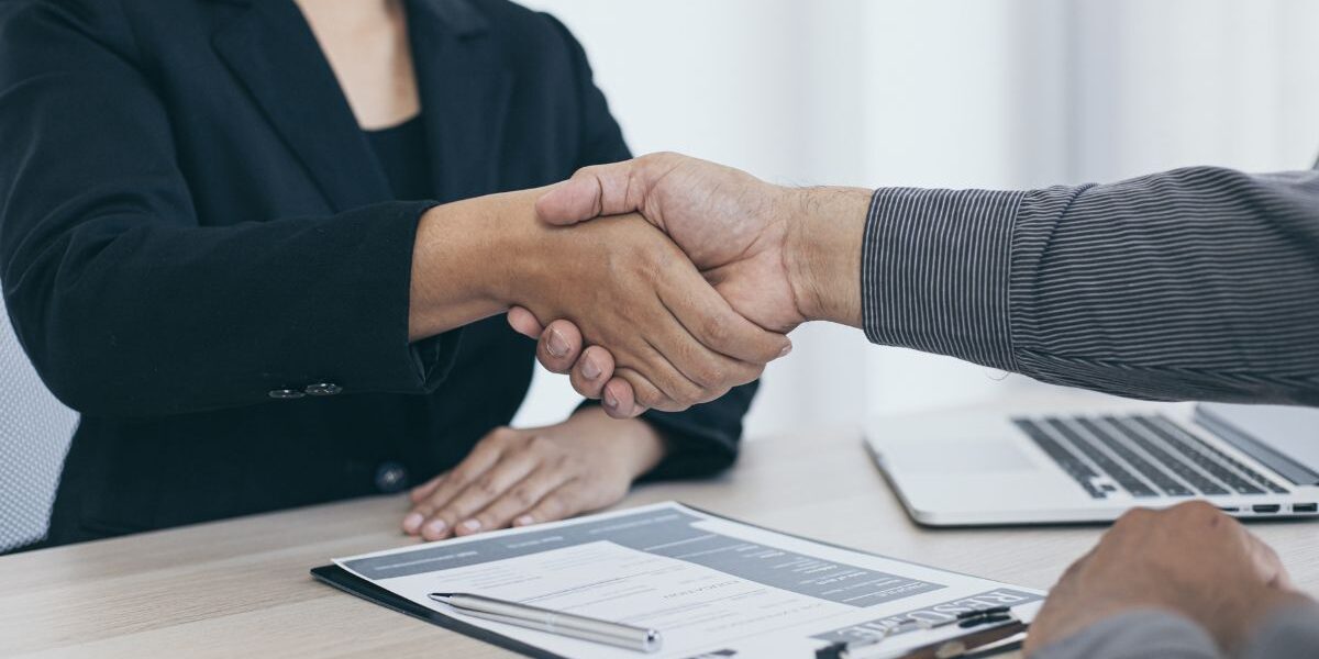 Qué salida laboral tiene Contador Público Profesional analizando oportunidades vinculadas a la salida laboral de contador público en distintos sectores.