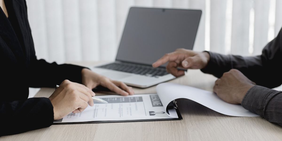 Recursos Humanos vs Psicología: diferencias y perfiles Recursos Humanos vs Psicología: comparación entre dos carreras vinculadas a las personas y las organizaciones