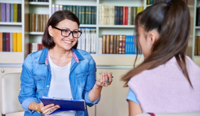 Se puede trabajar mientras se estudia Psicopedagogía y adquirir experiencia profesional