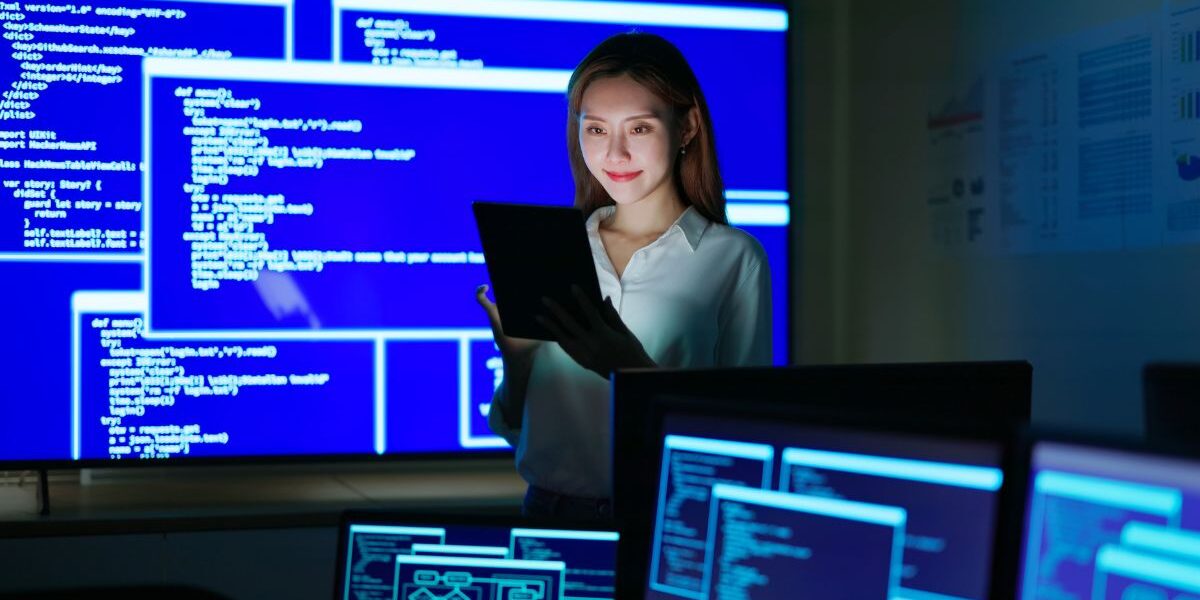 ¿Se puede trabajar mientras se estudia Sistemas? ¿Se puede trabajar mientras se estudia Sistemas? Estudiante desarrollando experiencia laboral en tecnología