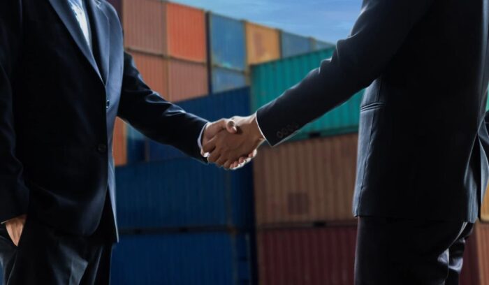 Diferencias entre Administración Naviera y Comercio Internacional y sus áreas de especialización profesional.