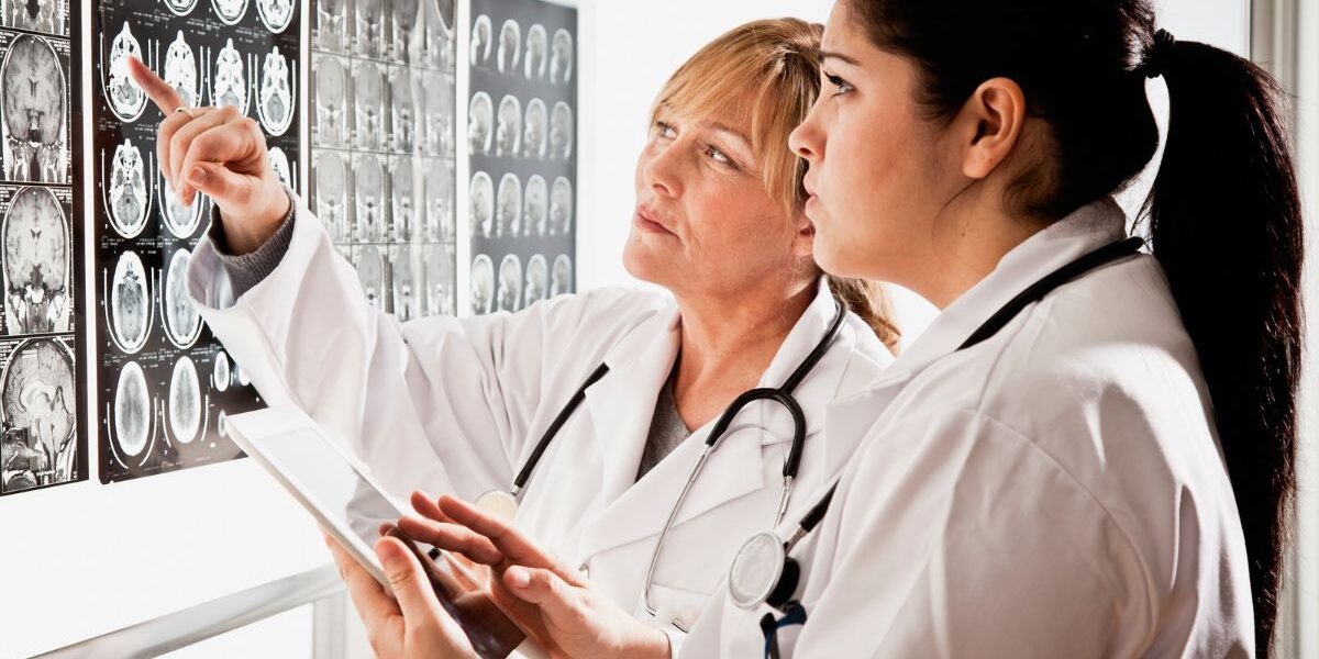 Técnico en Radiología vs. Licenciado en Bioimágenes Diferencia entre técnico en Radiología y licenciado en Bioimágenes: formación, títulos y duración de las carreras.